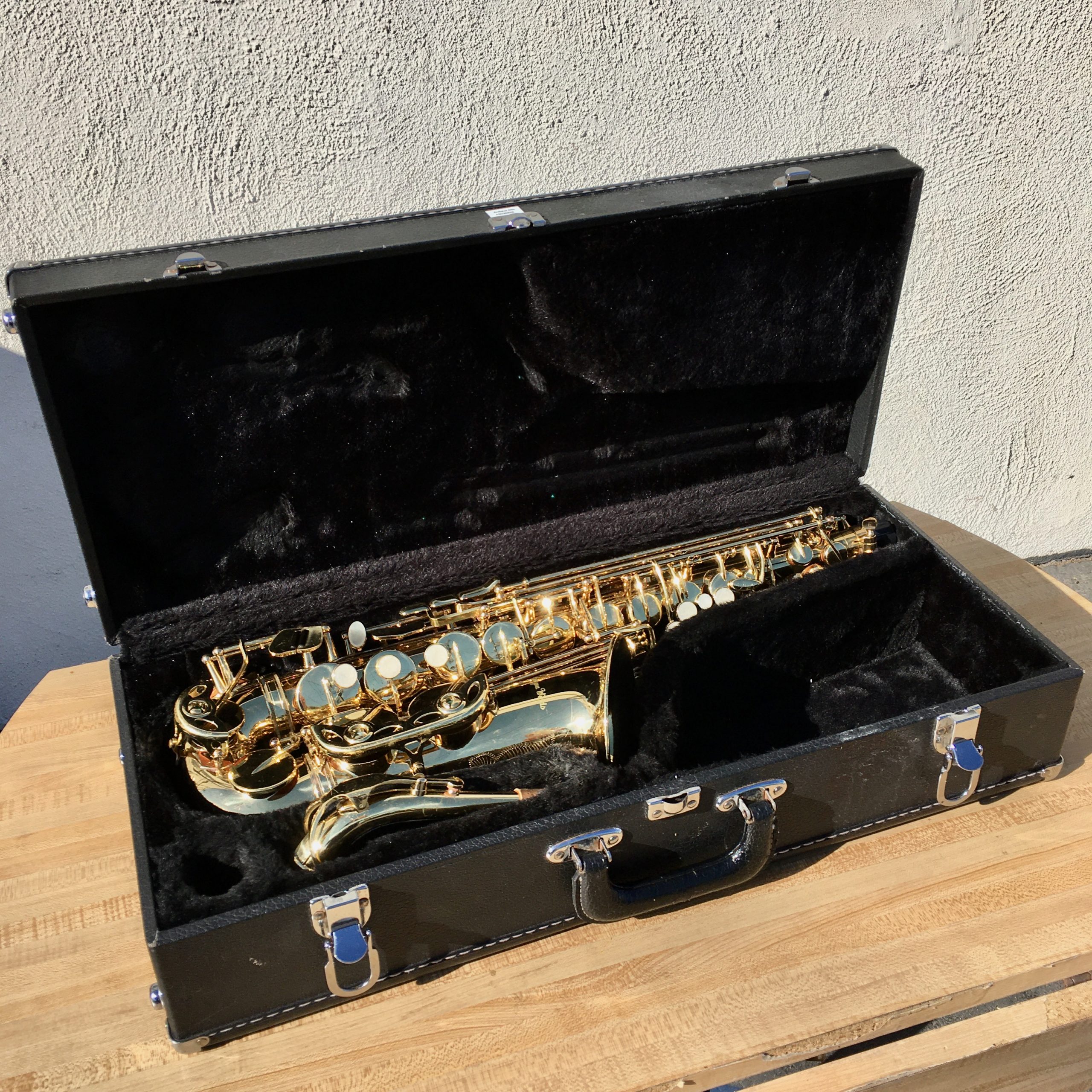 Antigua winds deals tenor saxophone