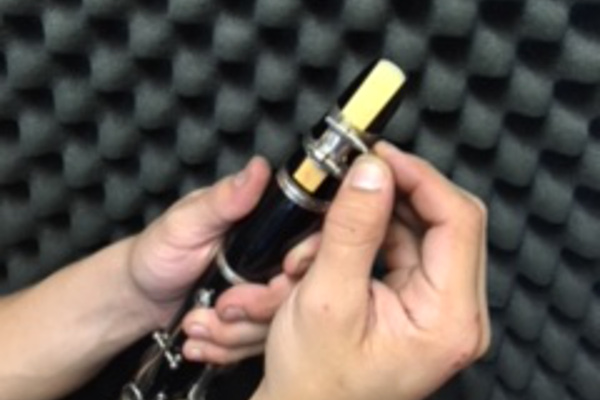 clarinet reed being affixed to mouthpiece