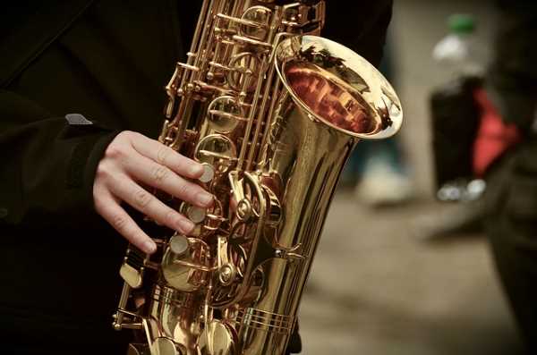 hands playing tenor saxophone