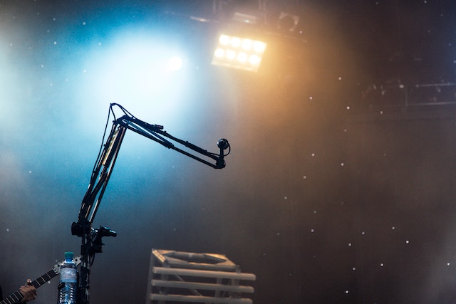 Sales accessories - mic stand on foggy stage
